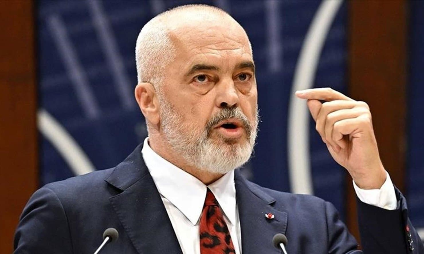 Rama mblidhje urgjente në pallatin e brigadave/ PS në një moment të trazuar